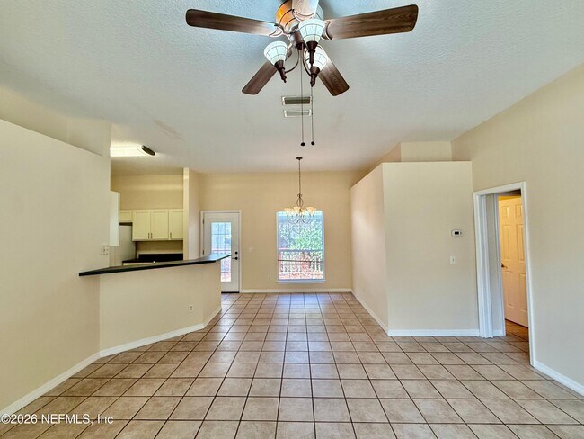 Photo - 2418 Hydrangea St