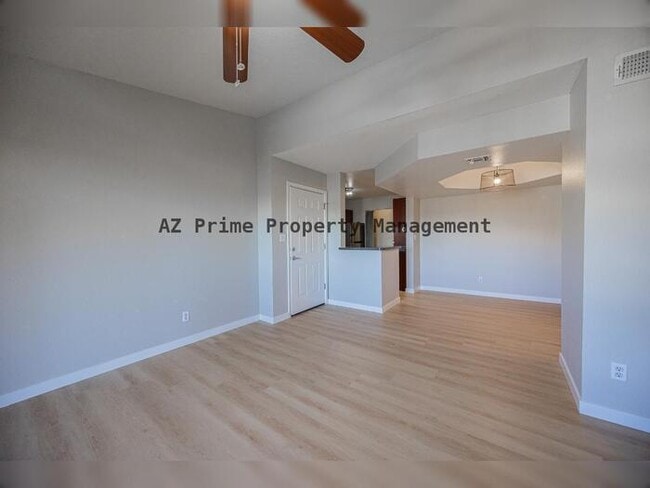 Photo - 1880 E Morten Ave Unidad 206