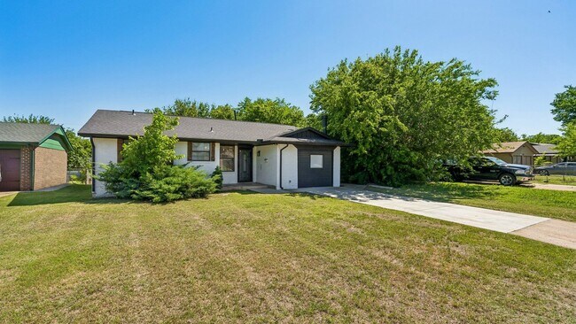 Photo - Charming 3 Bedroom Home with Spacious Backyard