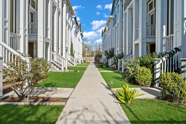 Photo - 617 W 24th St