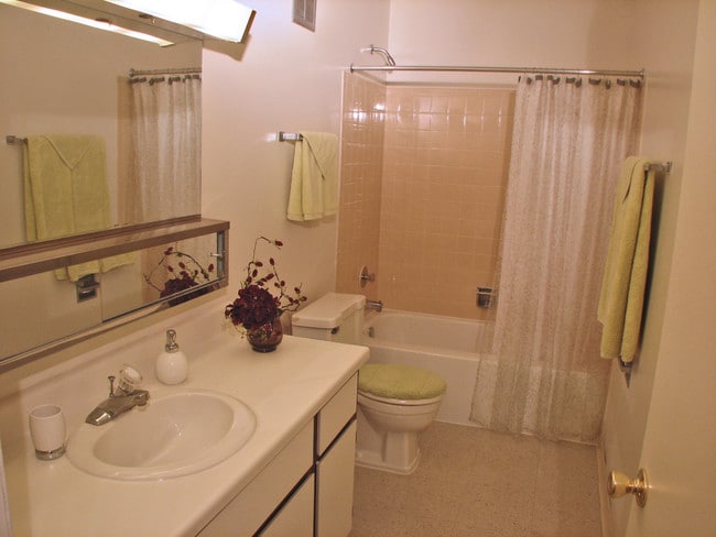 Photo - Richton Square Apartments