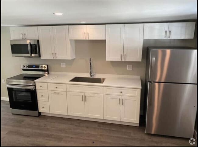 Building Photo - 77 Railroad St Unit 3 Rental