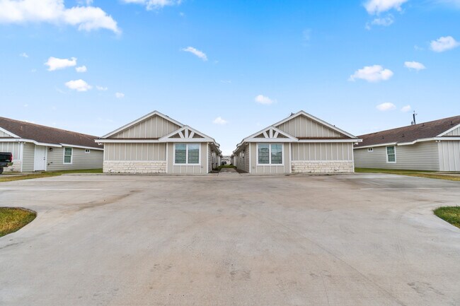 Photo - 2214 Multi National Apartamentos