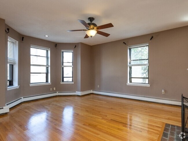 Building Photo - 86 Walnut St Unit 2 Rental
