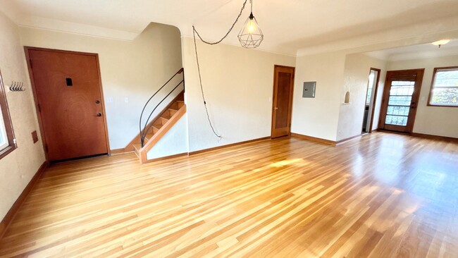 Photo - Modern Comfort in the Heart of Hosford Abernethy!