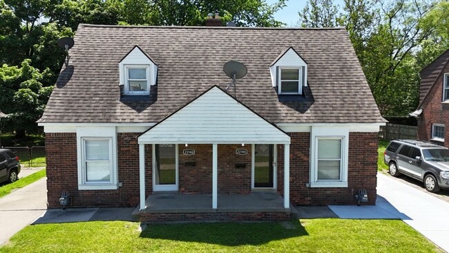 Photo - 22144 Moross Rd
