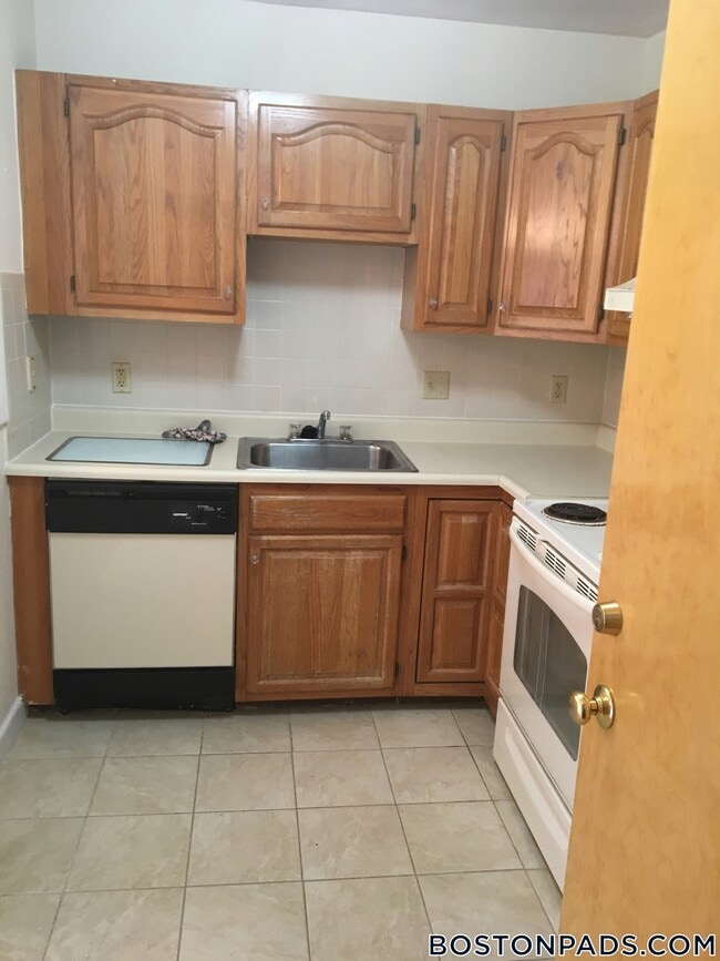 Photo - 264 Grove St Unidad 8