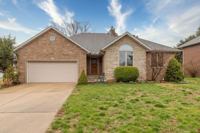 Building Photo - 3 Bedroom Home 2 Bath 2 Car Garage - Great...