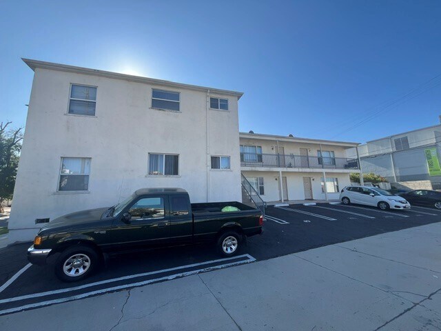 2651 La Cienega Ave/ 8501 Hargis St