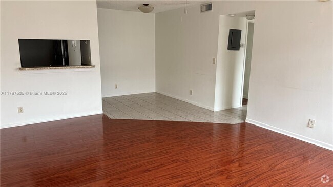 Building Photo - 1032 Twin Lakes Dr Unit 21-G Rental