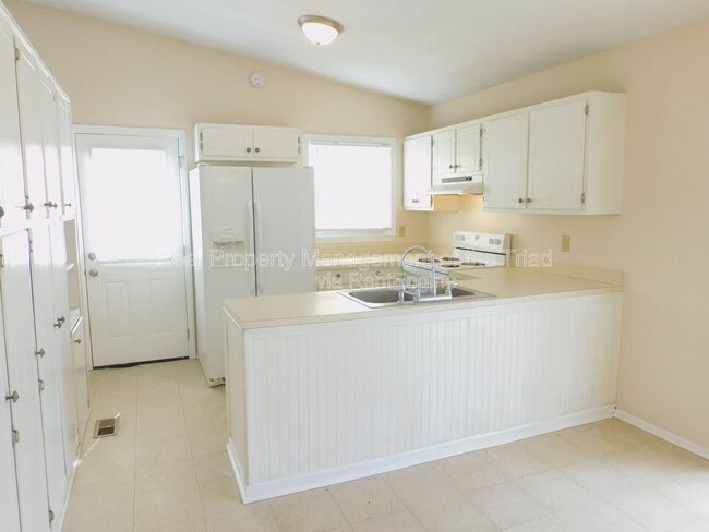 Photo - 905 Tipperary Dr