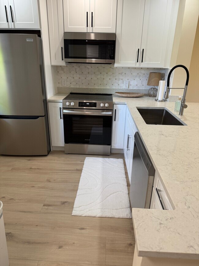 Kitchen - 126 S Cypress Rd Unit Cypress Park Condominium