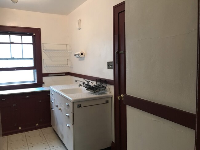 kitchen - 2259 Carter Avenue Townhome