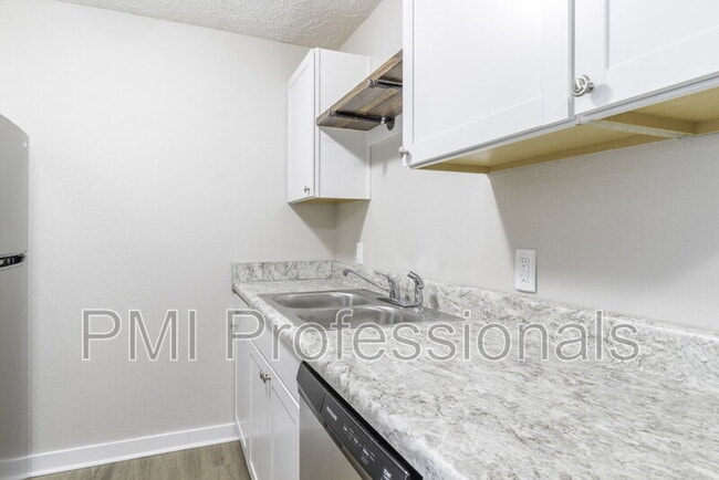 Photo - 121 Kingsridge Dr