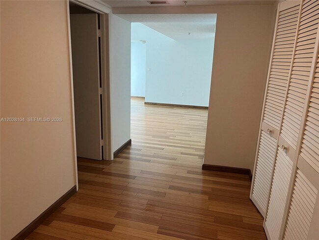 Photo - 1800 N Bayshore Dr Unit 915