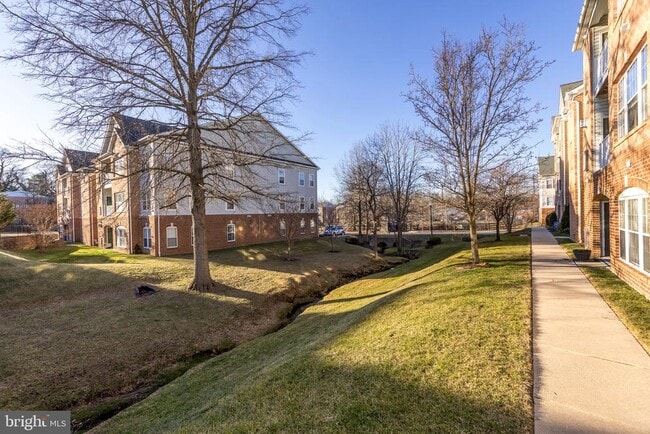 Building Photo - 712 Kings Path Unit 3A