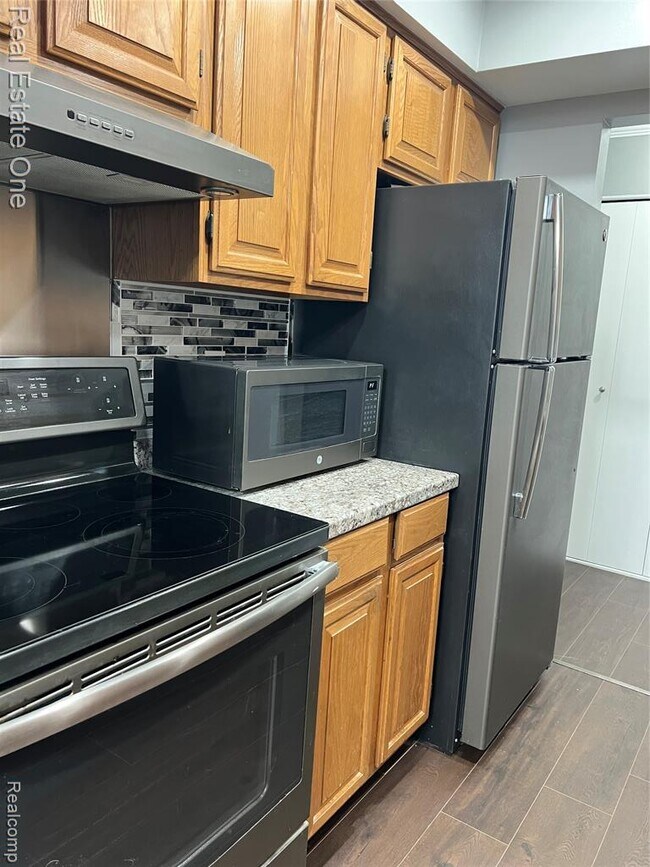 Photo - 754 E Fox Hills Dr