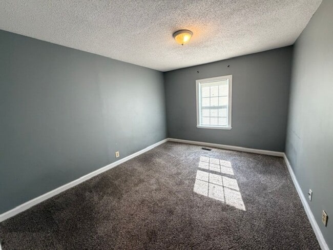 Photo - 247 Dooley St NE