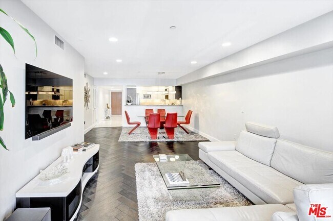 Building Photo - 1319 N Detroit St Unit 108