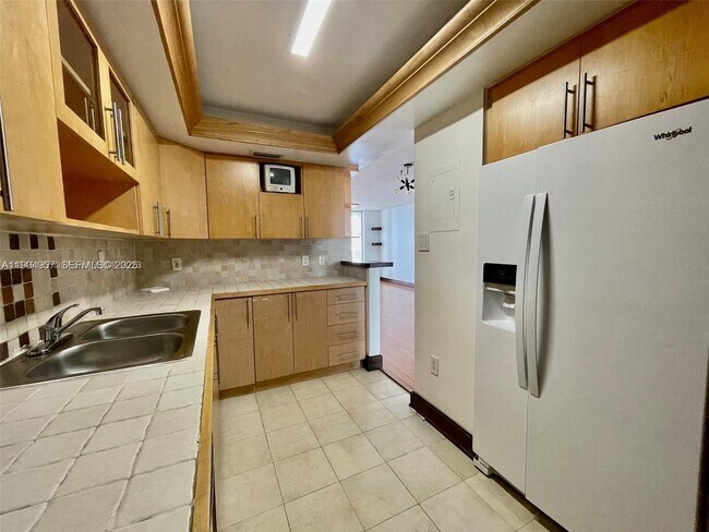 Building Photo - 18071 Biscayne Blvd Unit 1102