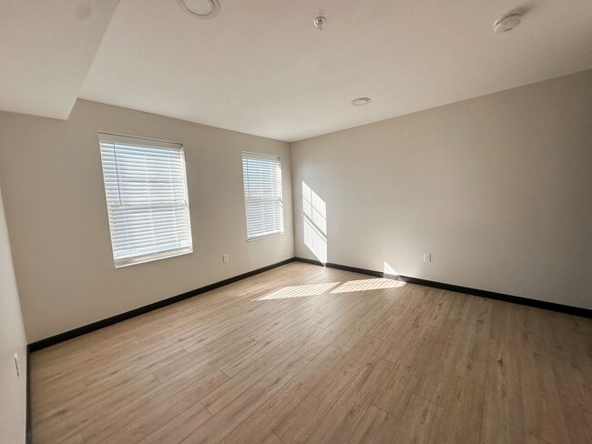 Photo - New! Beautiful 1 Bed, 1 Bath Apartment in ... Unit 2010-205