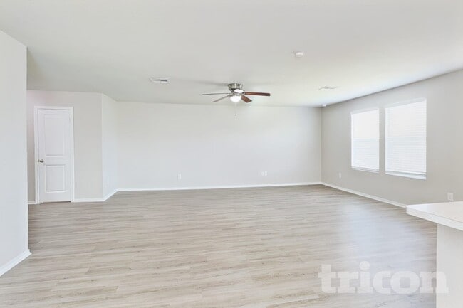 5202 Everett Loop