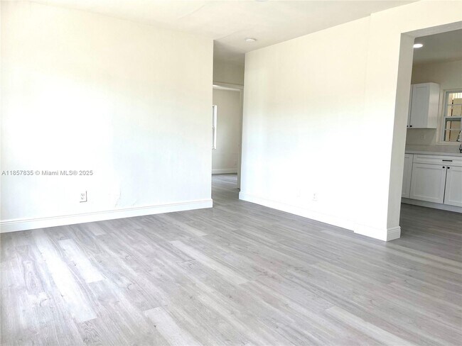Photo - 1004 SW 24th Ave Unit 1-West