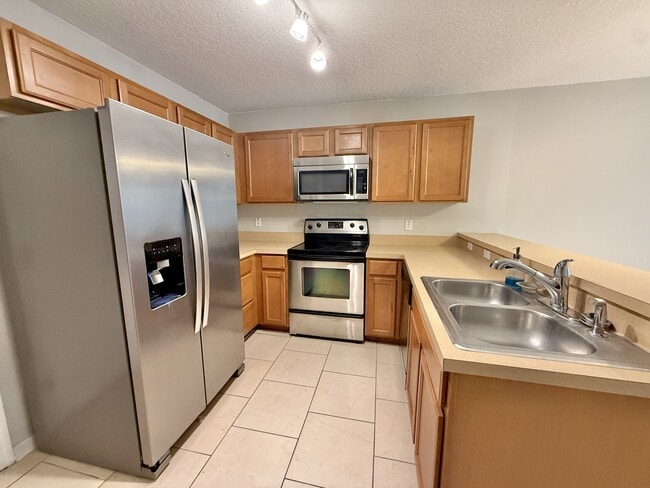 Photo - 609 Cresting Oak Cir