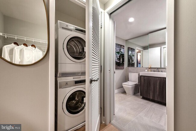 Photo - 1205 Half St SE Unidad 1208