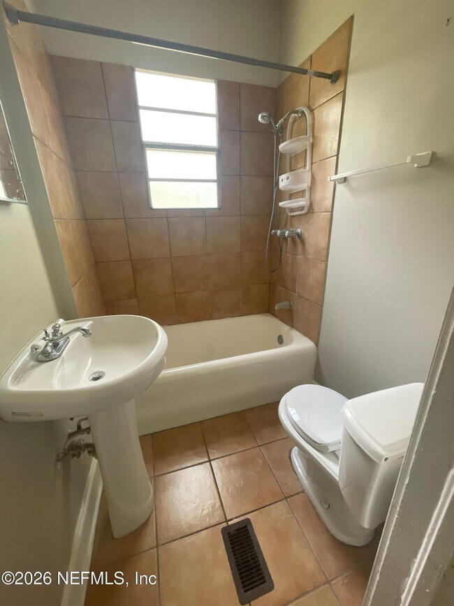 Photo - 2752 Herschel St Unit 2