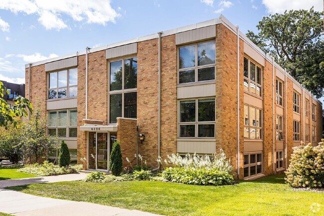 Building Photo - Charming 1 bedroom Condo Available Now! Unit 305