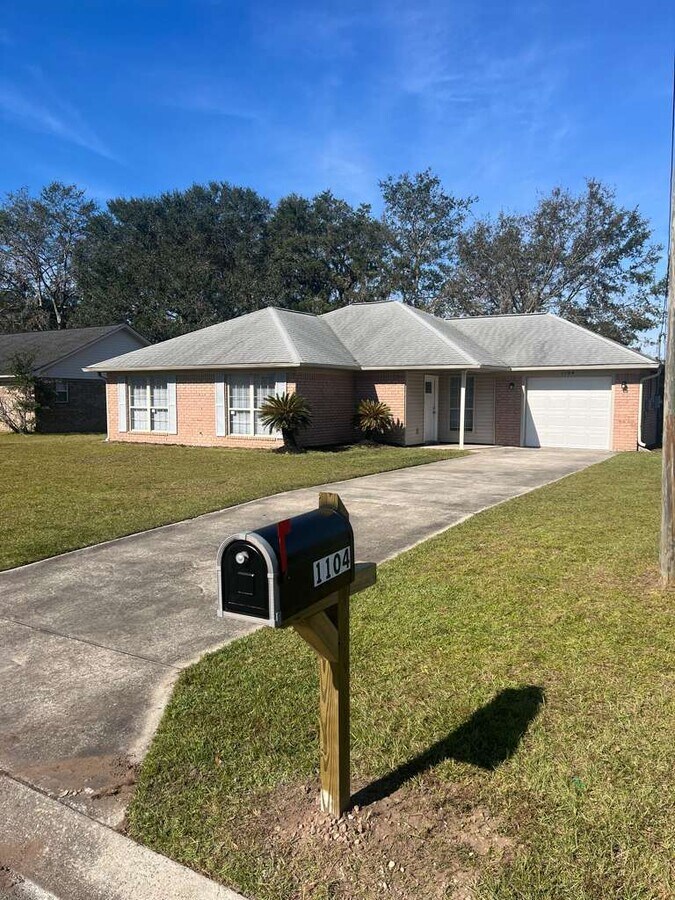 Photo - 1104 Ballard Dr