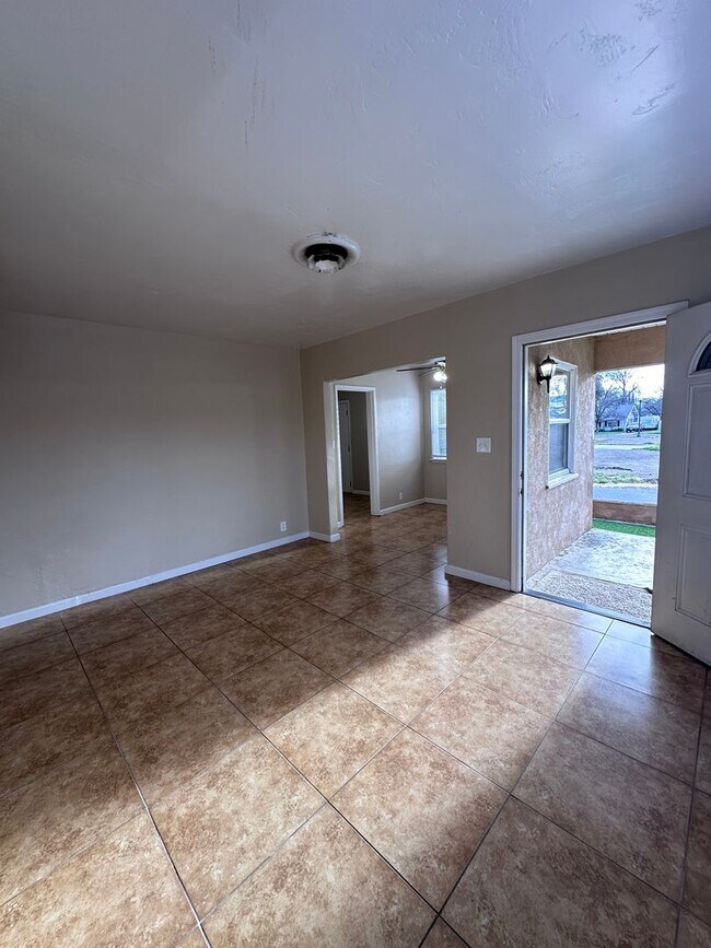 Photo - 2114 Brundage Ln Unit House