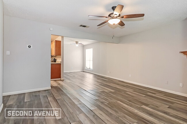 Photo - 622 Martingale Trail