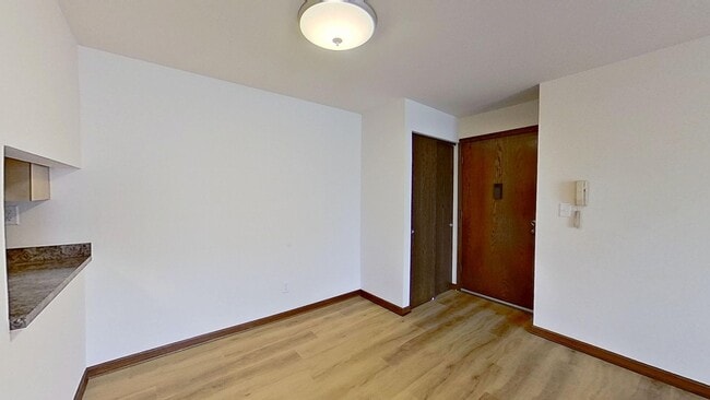 Photo - Lower 1 Bedroom 1 Bathroom Apartment Available Unit 33