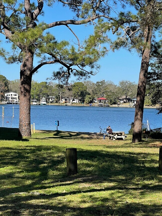 Photo - 51 Yacht Club Dr NE