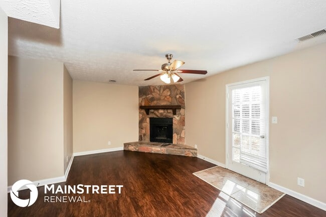 Photo - 284 Independence Dr