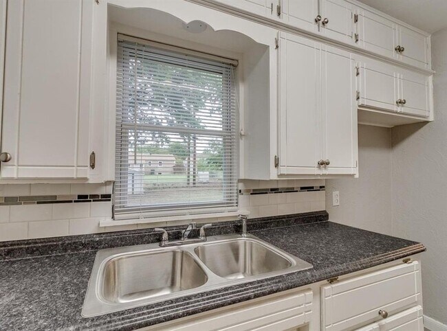 Photo - 213 W Jacobs Dr