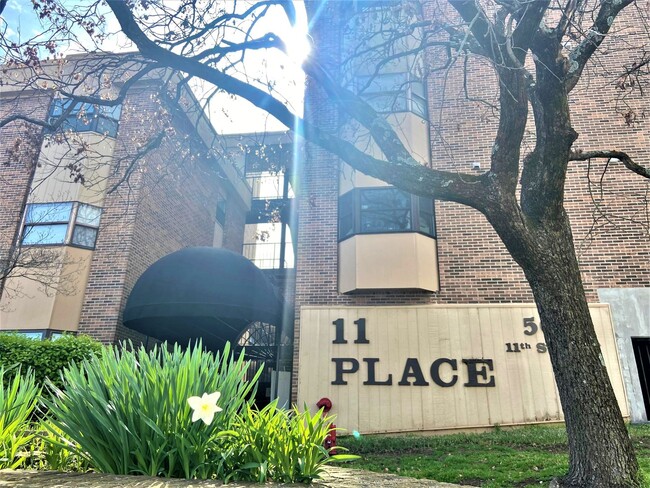 Building Photo - 11th Place Condominiums- 2BD/1.5 BA: Avail...