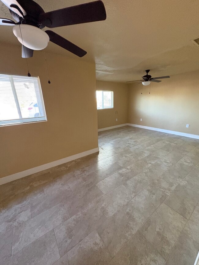 Building Photo - 250 S Grand Dr Unit A