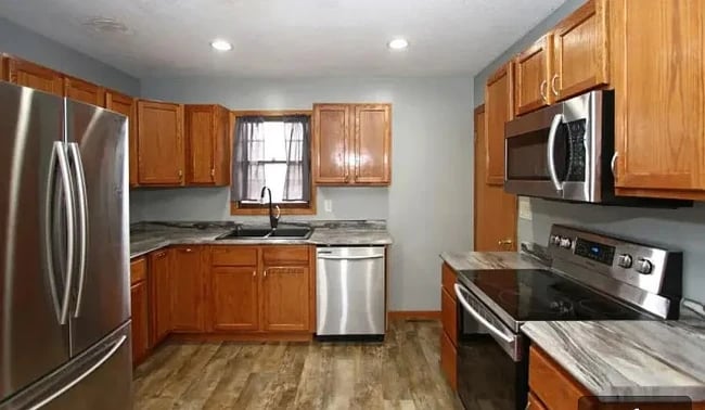 Photo - 1451 Manatt St