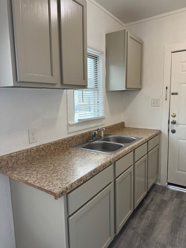 Photo - 2202 Cincinnati Ave Unit 2202