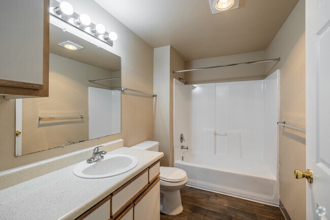 2BR, 1BA - 849SF - Bathroom