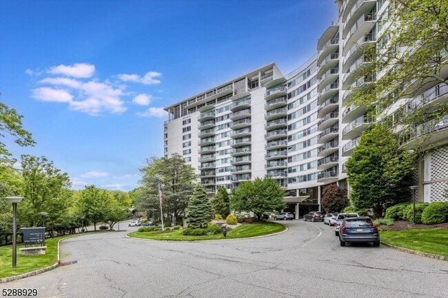 1 Claridge Dr Unit 517