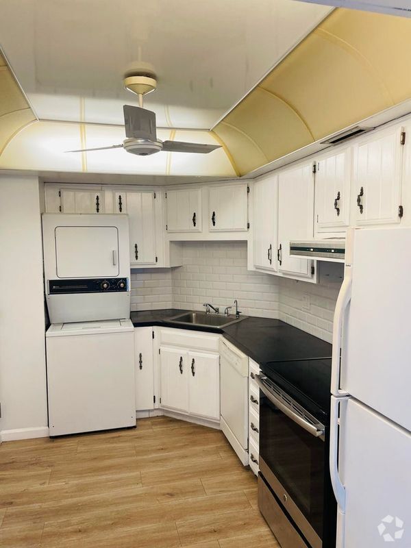 Building Photo - 2000 Presidential Way Rental