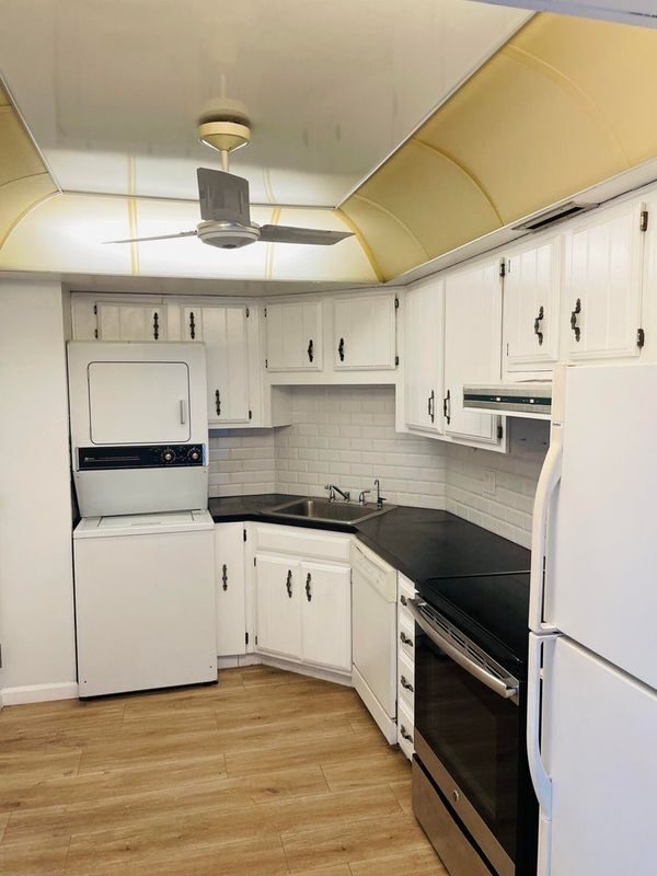 Building Photo - 2000 Presidential Way Rental