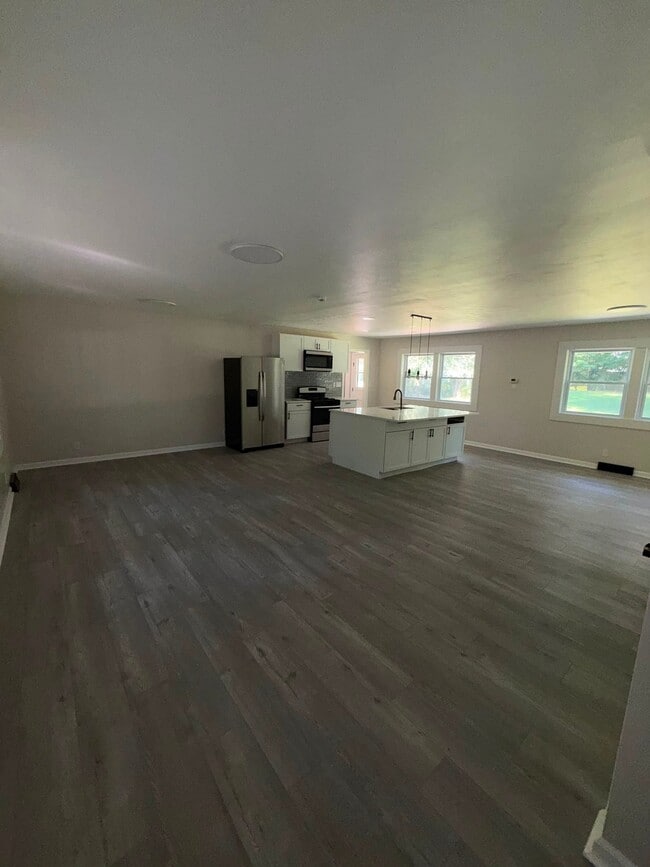 2706 Lakewood Dr N
