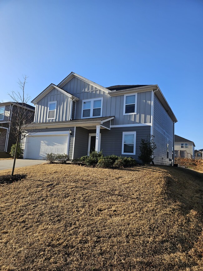 Photo - 558 Laxton Rd