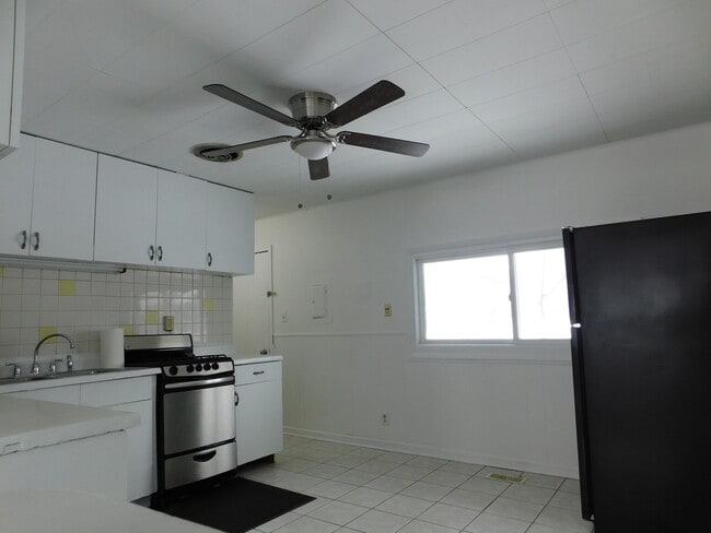 Photo - 33 Hawthorne Ln