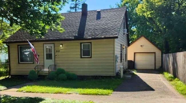 Building Photo - 510 5th St SE Rental